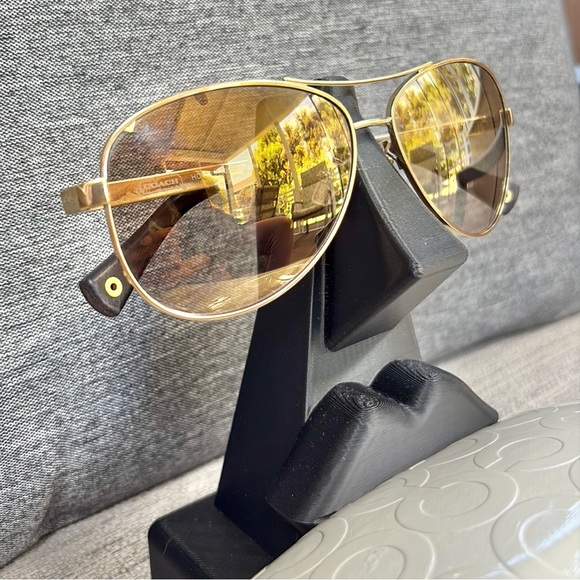 COACH - Gold Brown Gradient Womens
Stephanie Aviator Sunglasses HC7025 & Case - Picture 1 of 12